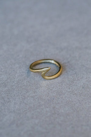 Sesotunawa lwok sbu handmade brass wave ring